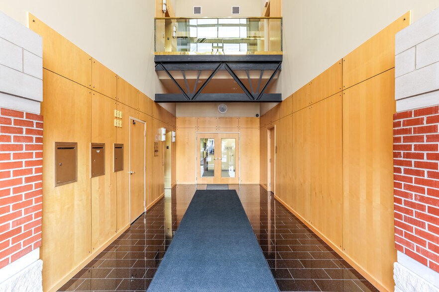 More Photos Of 27085-27087 Gratiot Ave, Roseville Office For Lease