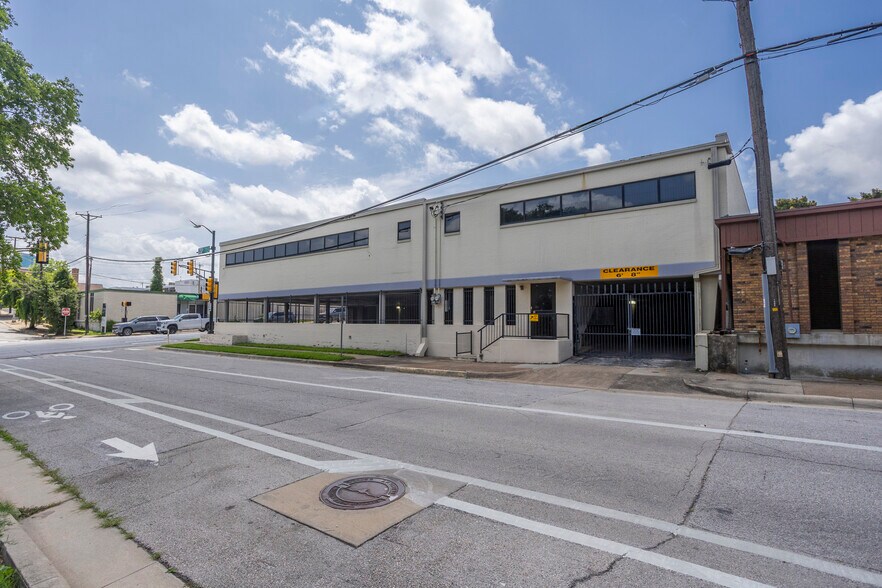 More Photos Of 900 Summit Ave, Fort Worth Office For Lease