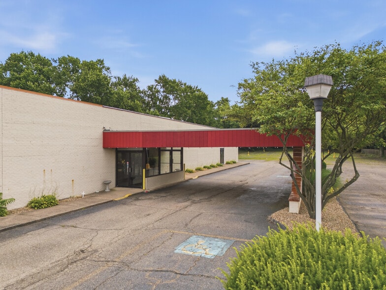 More Photos Of 4210 12th St NW, Canton Restaurant For Sale