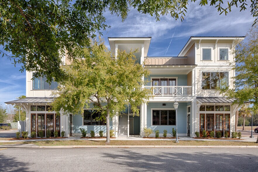 More Photos Of 158 State St, Bluffton Storefront Retail Office For Lease