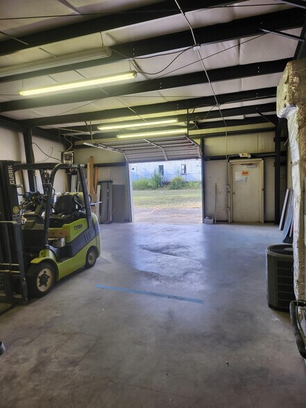 More Photos Of 3411 Trade Dr, Huntsville Warehouse For Sale