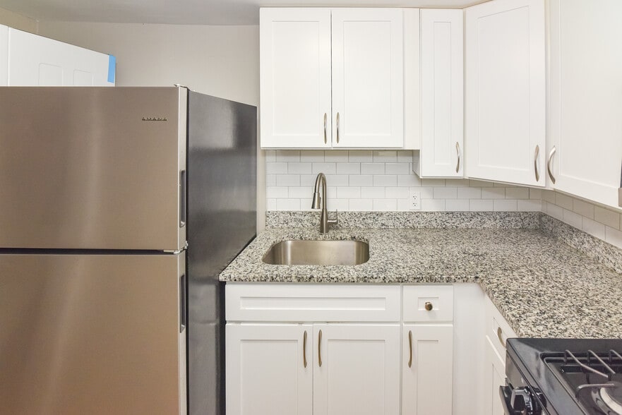 More Photos Of 15 Sollers Point Rd, Dundalk Multifamily For Sale