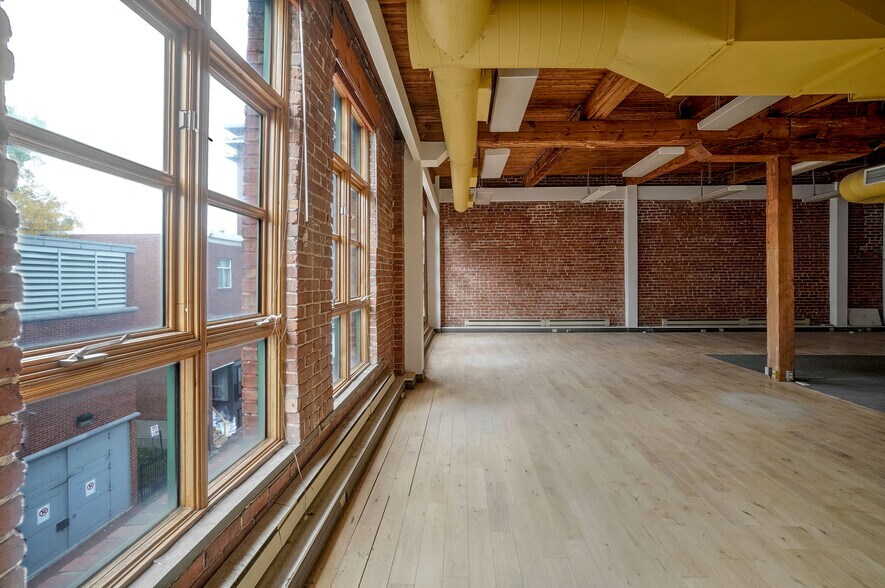 More Photos Of 1453-1455 Rue Saint-Timothée, Montréal Office For Sale