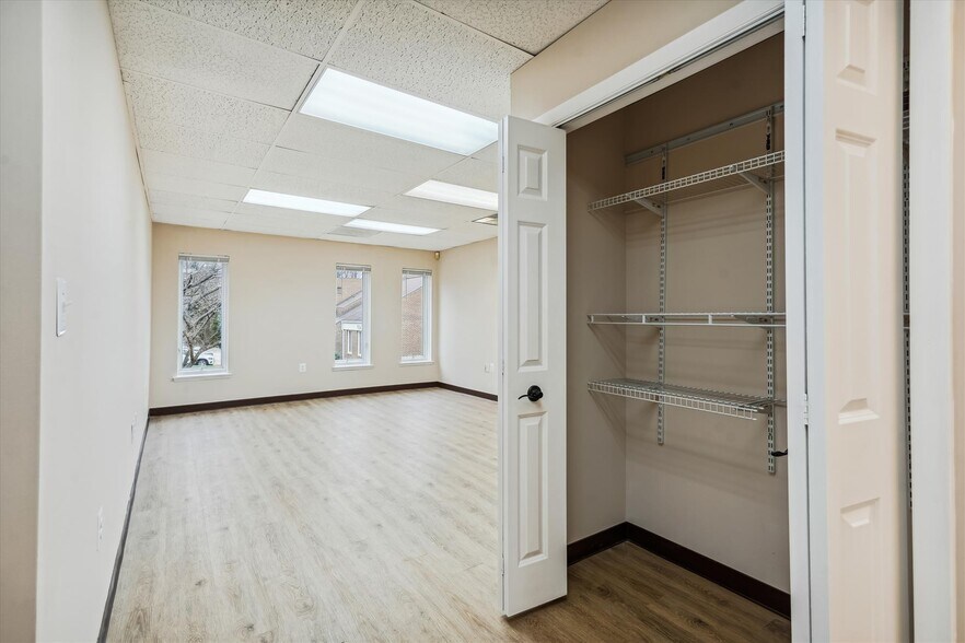 More Photos Of 9522 State Route 29, Fairfax Loft Creative Space For Sale