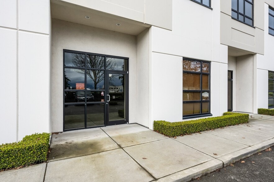 More Photos Of 43995 Progress Way, Chilliwack Light Distribution For Lease