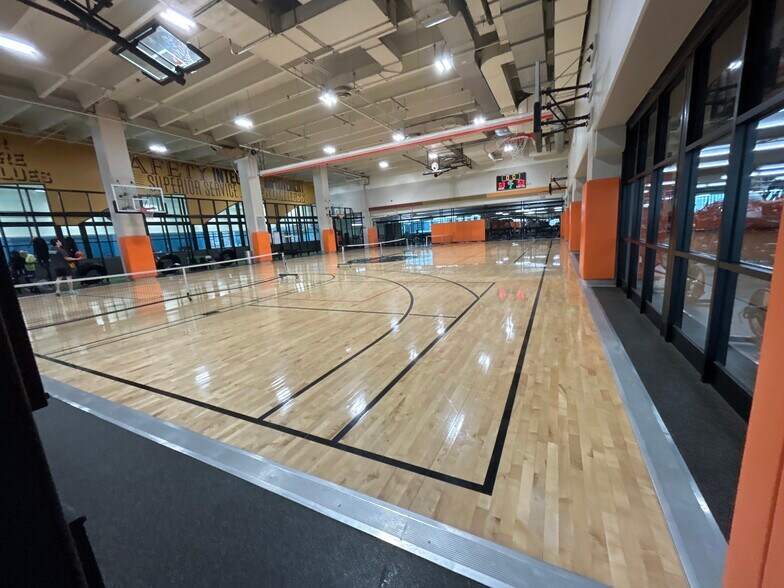 More Photos Of 1030 N Clark St, Chicago Office For Lease