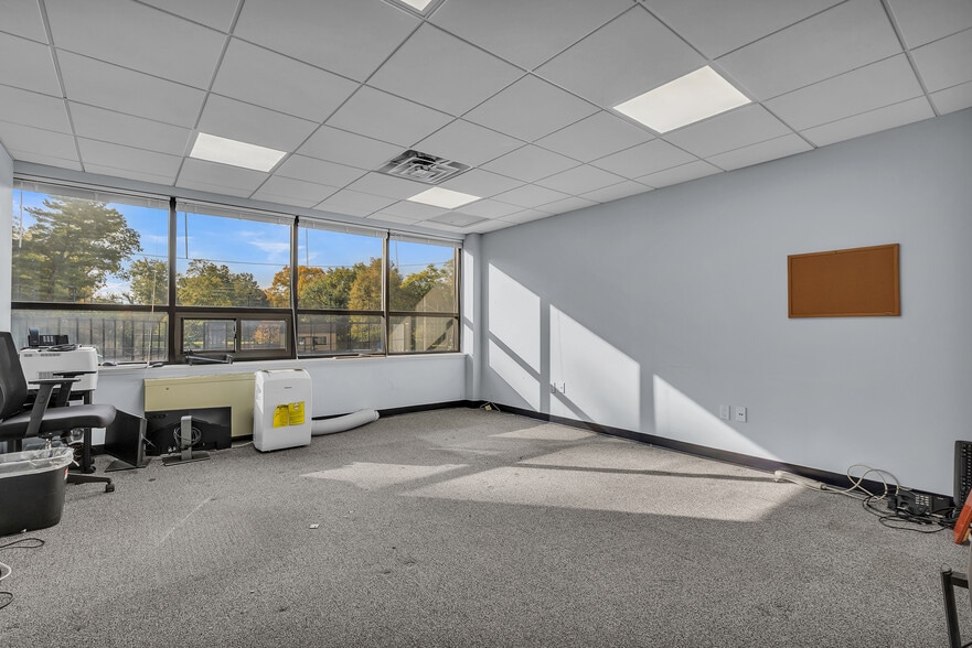 More Photos Of 1 Stone Pl, Bronxville Office For Lease