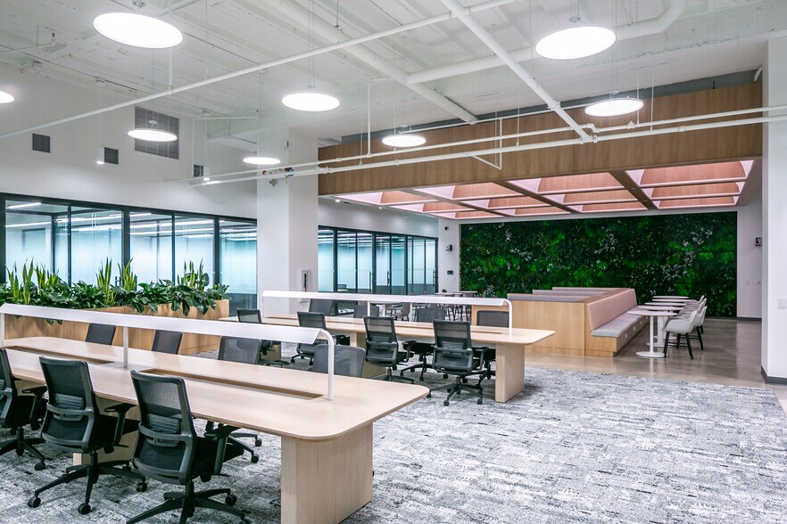 More Photos Of 3 Greenway Plz, Houston Office For Lease