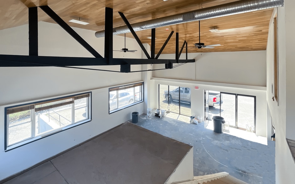 More Photos Of 554 Main St, Oakville Storefront Retail Office For Lease