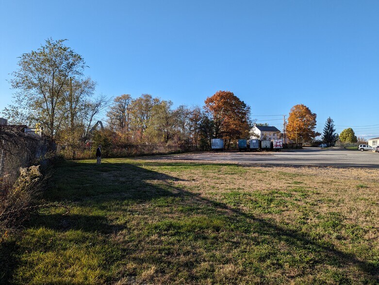 More Photos Of 5 Orchard Dr, Gardiner Warehouse For Lease