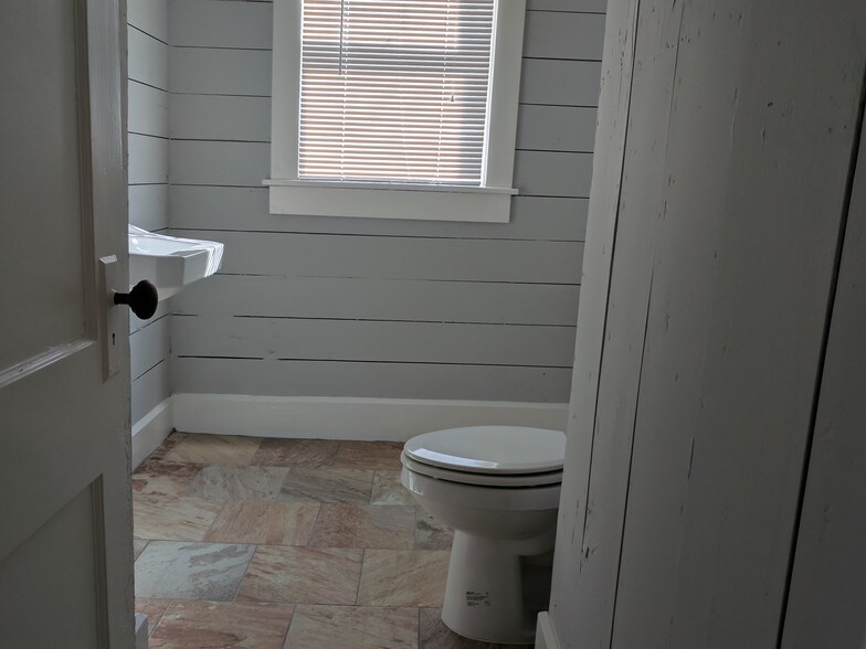 More Photos Of 1702 San Antonio St, Austin Office For Lease