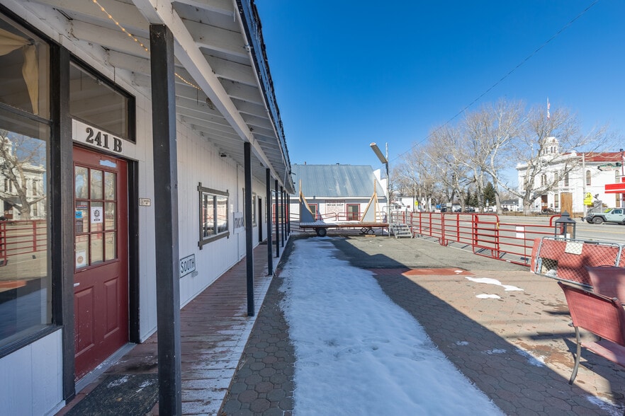 More Photos Of 20 S Sinclair St, Bridgeport Flex For Sale