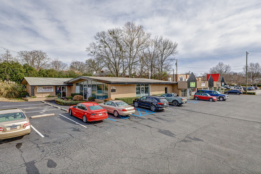 More Photos Of 1122-1126 N Pleasantburg Dr, Greenville Freestanding For Lease