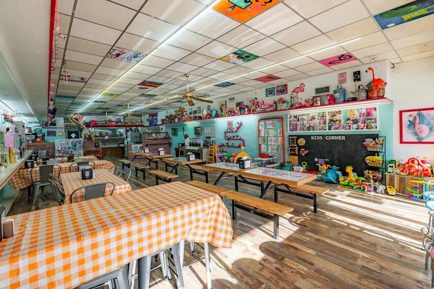 More Photos Of 105 N Main St, Hallettsville Restaurant For Sale