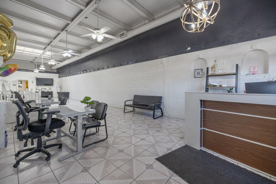 More Photos Of 143 E Tulare Ave, Tulare Storefront For Sale