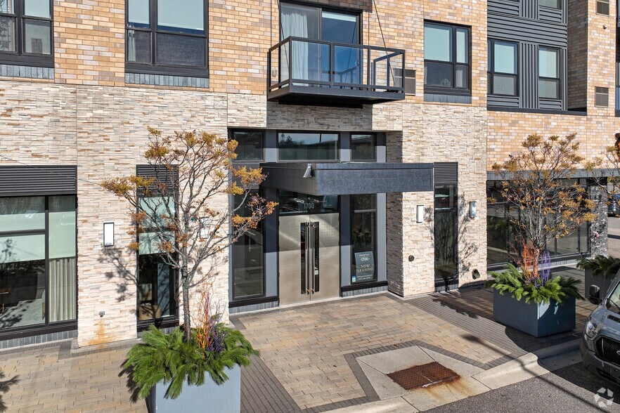 More Photos Of 1700 Plymouth Rd, Minnetonka Apartments For Lease