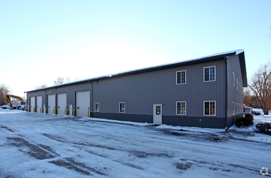 More Photos Of 773 NE 47th Pl, Des Moines Warehouse For Sale