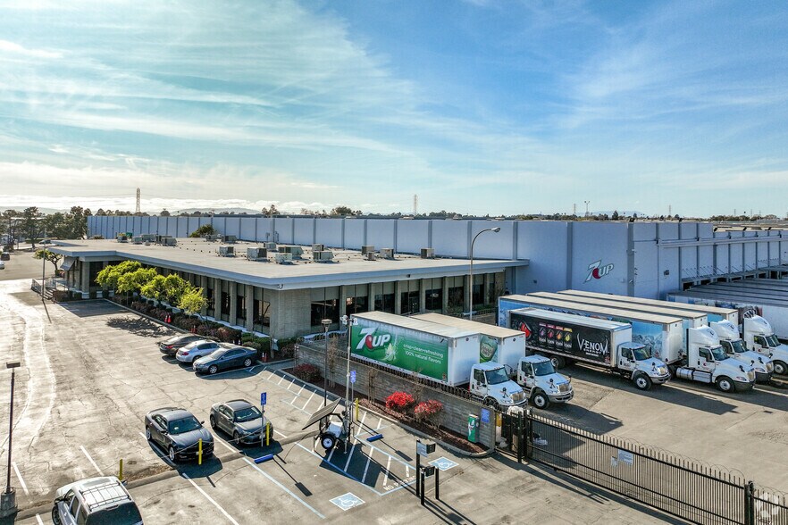 More Photos Of 2009-2021 Farallon Dr, San Leandro Warehouse For Lease
