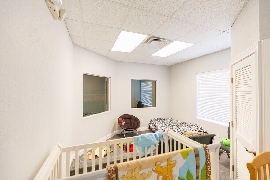 More Photos Of 37 E Main St, Lakeland Flex For Sale
