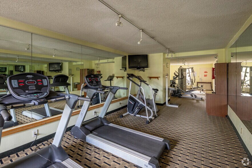 More Photos Of 500 Chris Dr, West Columbia Hotel For Sale