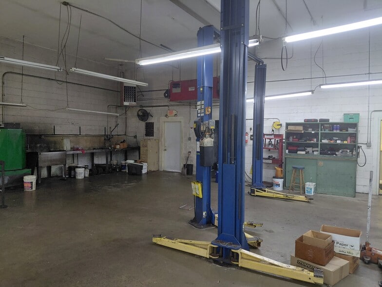 More Photos Of 2011 Woodson Rd, Saint Louis Auto Repair For Sale