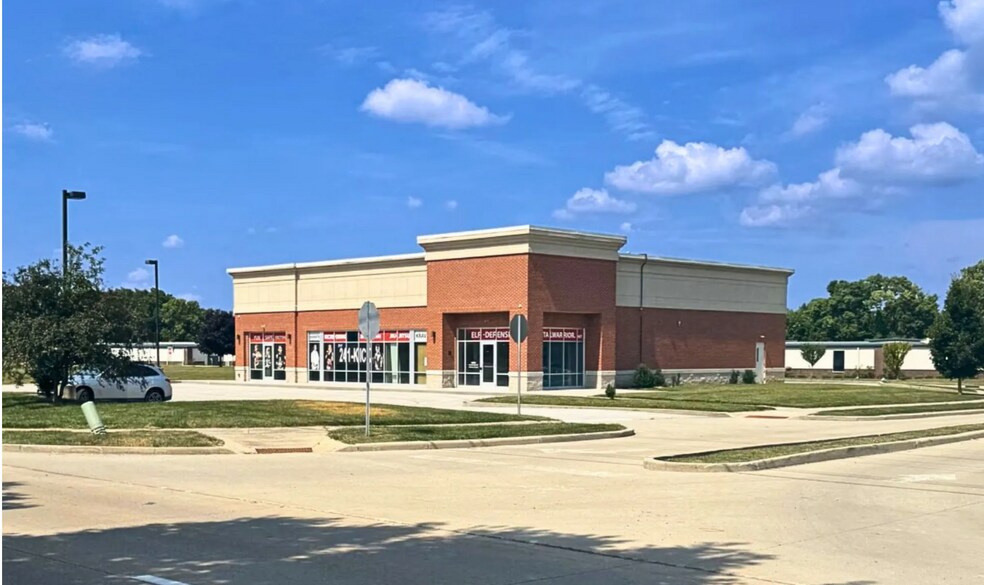 More Photos Of 10990 Allisonville Rd, Fishers Storefront For Lease