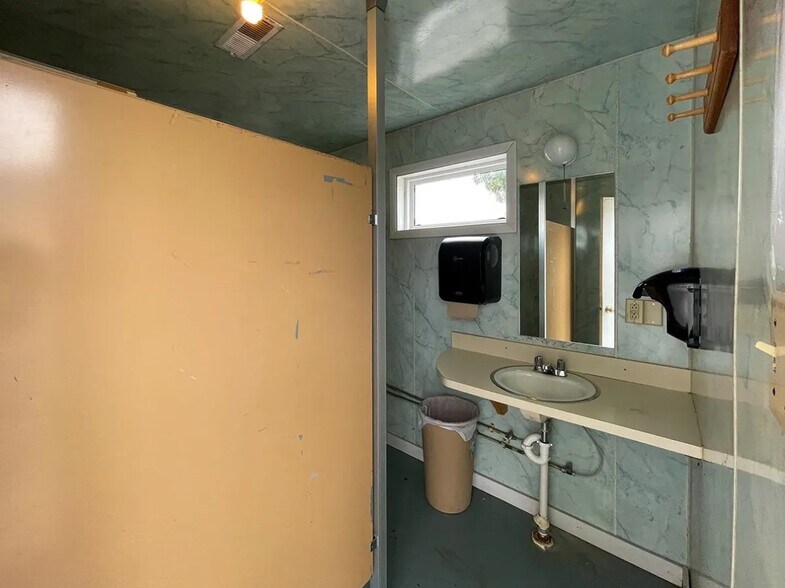 More Photos Of 719 Maryland St, Conrad Trailer Camper Park For Sale