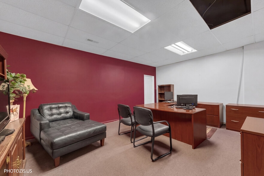 More Photos Of 6533 W North Ave, Oak Park Storefront Retail Office For Sale