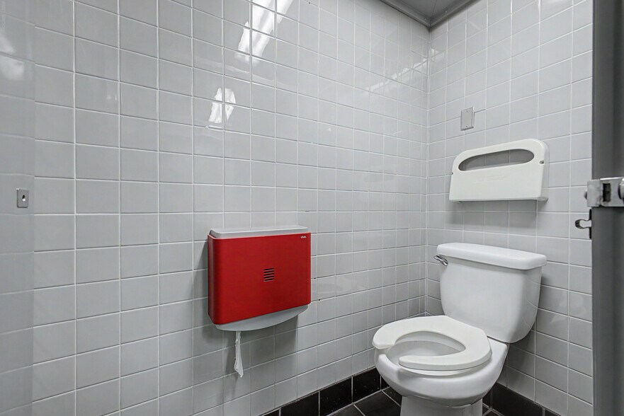 More Photos Of 2827 E Bell Rd, Phoenix Restaurant For Sale