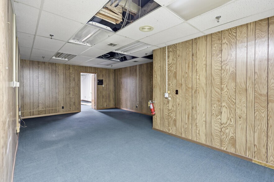 More Photos Of 117 E 4th St, Joplin Office For Sale