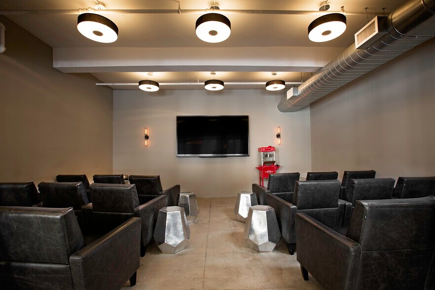 More Photos Of 21 W 46th St, New York Coworking Space