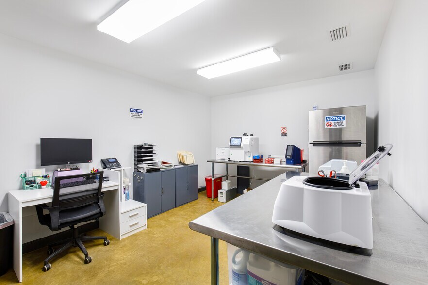More Photos Of 1211 SW Bascom Norris Dr, Lake City Medical For Sale