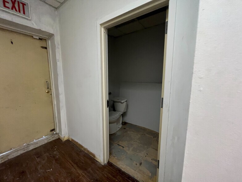 More Photos Of 3401-3409 W Fullerton Ave, Chicago Storefront Retail Office For Lease