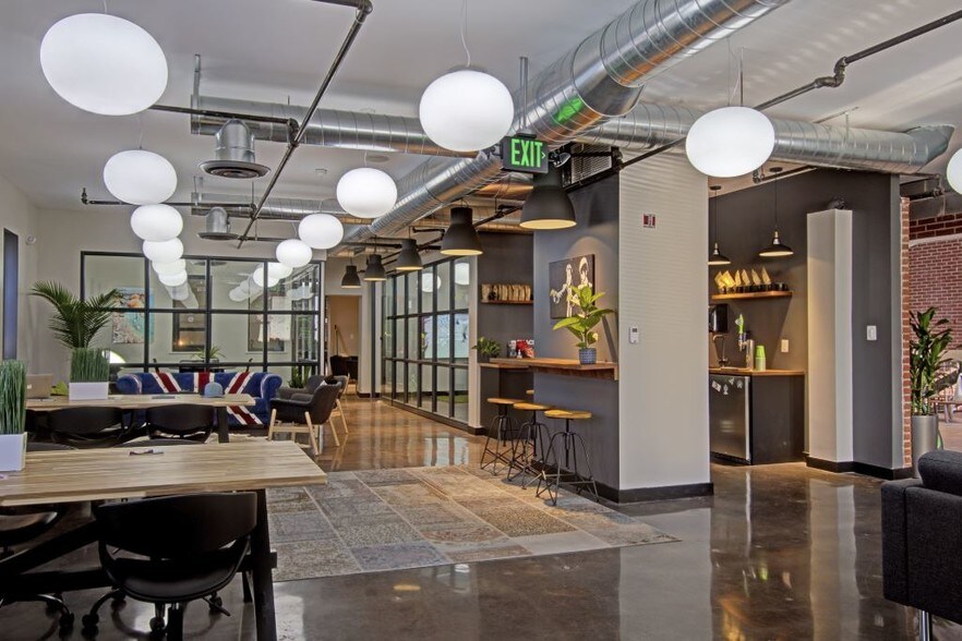 More Photos Of 880 Harrison St SE, Leesburg Office For Lease
