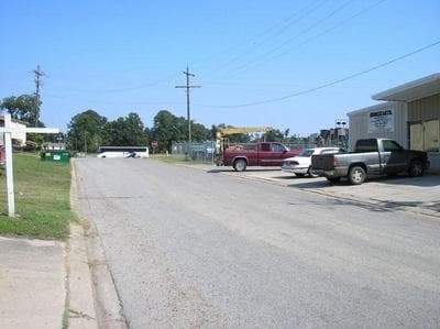 More Photos Of 1427 W Linwood Dr, Opelousas Warehouse For Lease