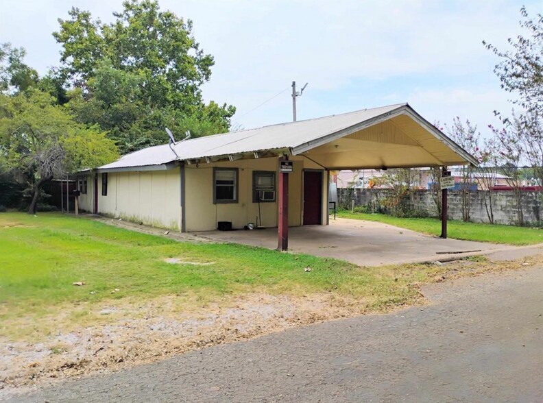 More Photos Of 302 E 11th St, Mount Pleasant Apartments For Sale