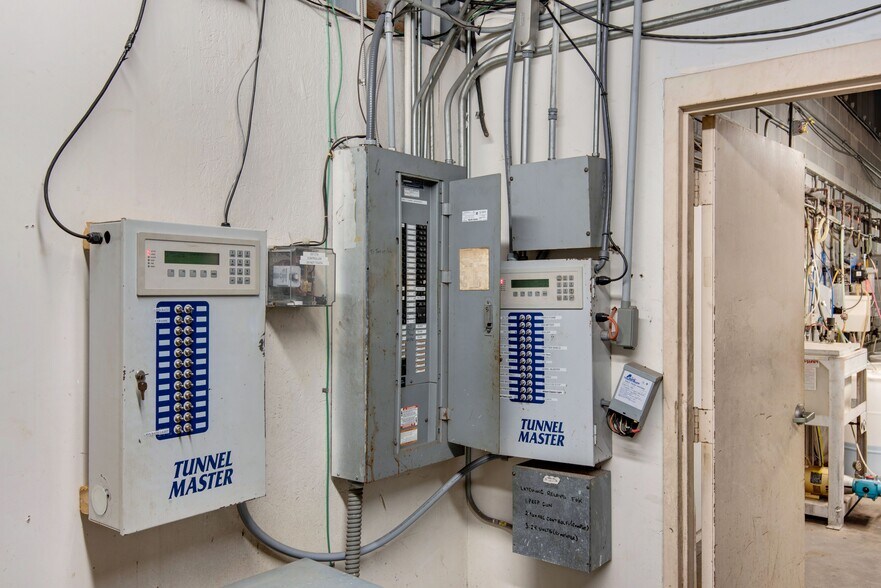 More Photos Of 3061 Gulf Breeze Pky, Gulf Breeze Carwash For Sale