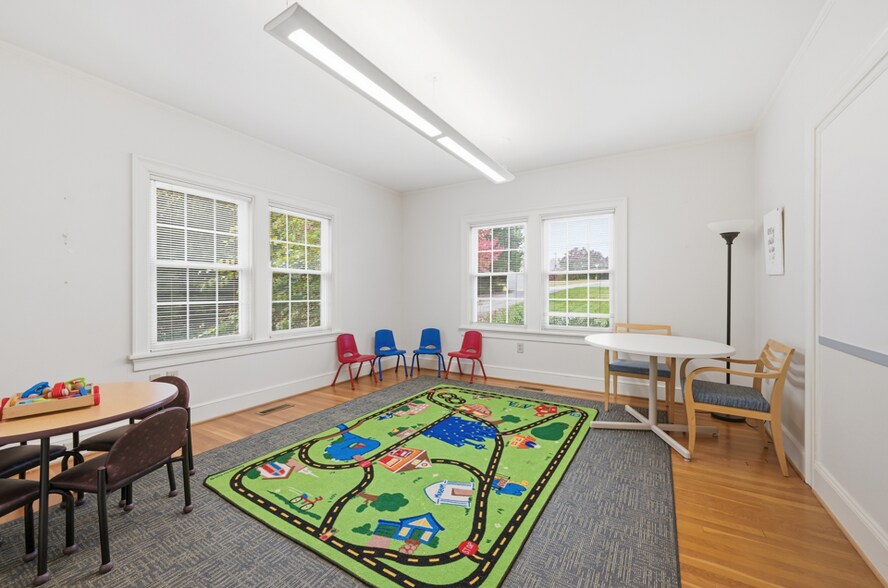 More Photos Of 2920 Reynolda Rd, Winston-Salem Office For Sale