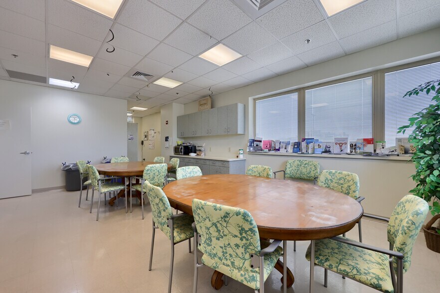 More Photos Of 4735 Ogletown Stanton Rd, Newark Office For Sale