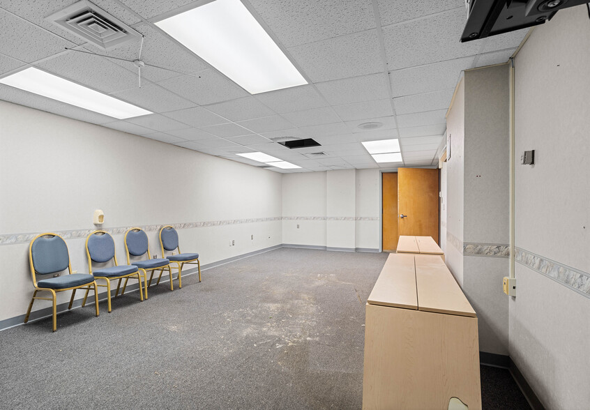 More Photos Of 94 Hospital St, Ridgway Specialty For Sale
