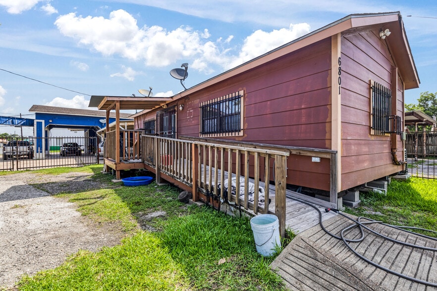 More Photos Of 1106 Wayside Dr, Houston Auto Repair For Sale