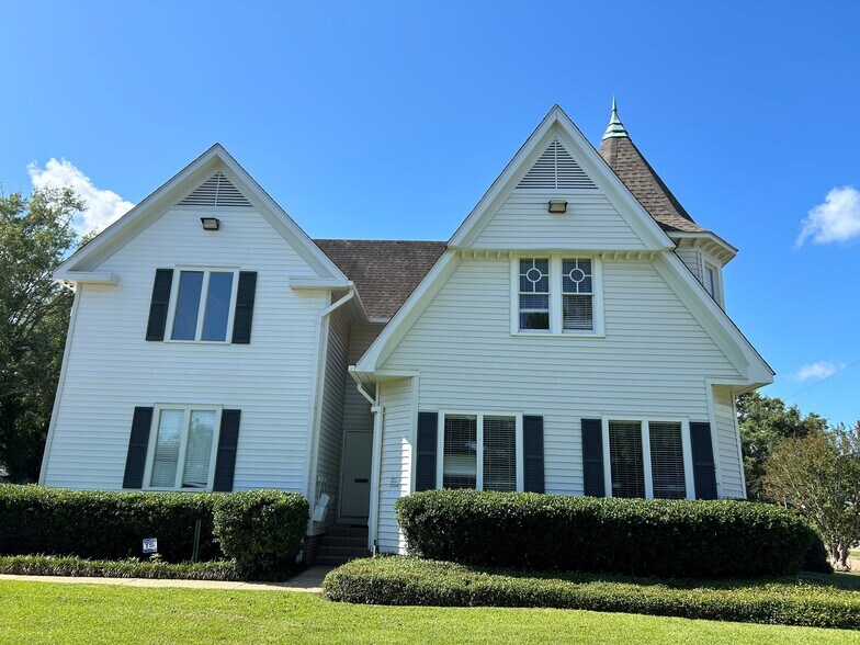 More Photos Of 1835 Old Shell Rd, Mobile Medical For Sale