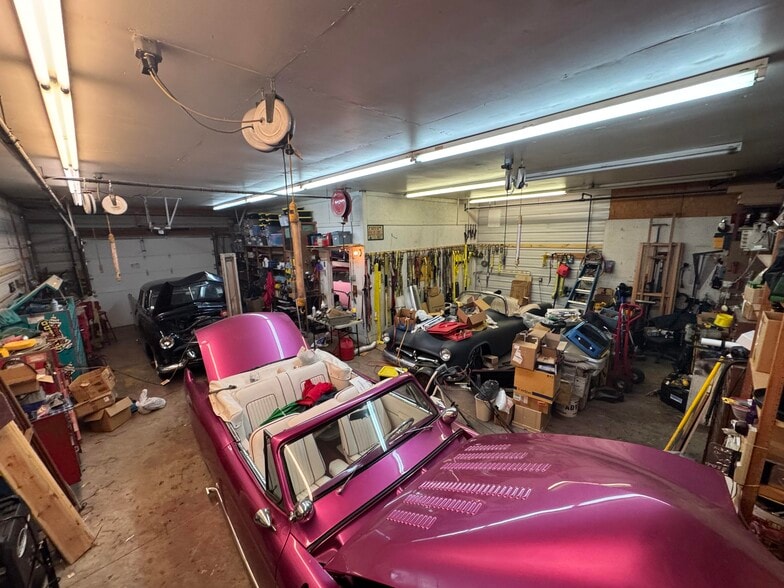 More Photos Of 818 Morton Ave, Bardstown Manufacturing For Sale