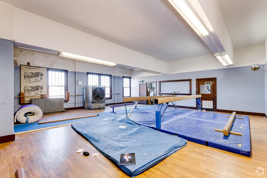 More Photos Of 705-709 N 2nd Ave, Dodge City Loft Creative Space For Lease