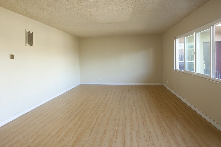 More Photos Of 14420-14432 Valerio St, Van Nuys Apartments For Sale