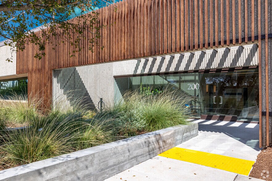 More Photos Of 200 E Baker St, Costa Mesa Loft Creative Space For Sale