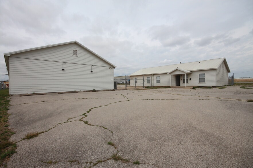 More Photos Of 1878 N 168th East Ave, Tulsa Warehouse For Lease