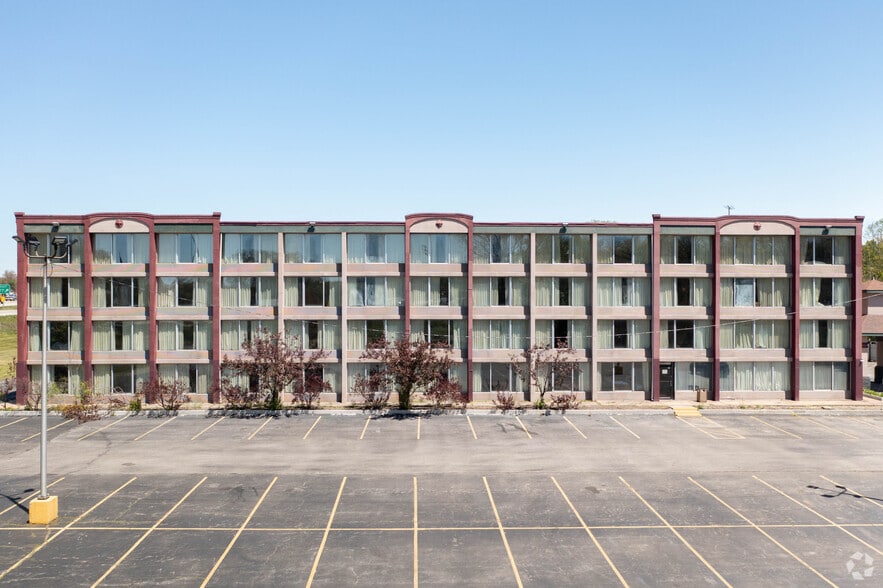 More Photos Of 8040 Perry Hwy, Erie Hotel For Sale