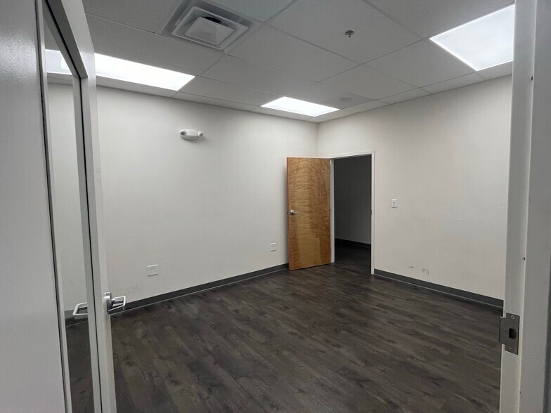 More Photos Of 460 E Plaza Dr, Mooresville Distribution For Lease