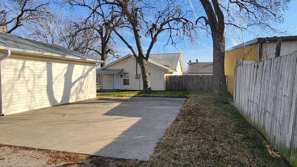 More Photos Of 214 N Oklahoma Ave, Shawnee Medical For Lease